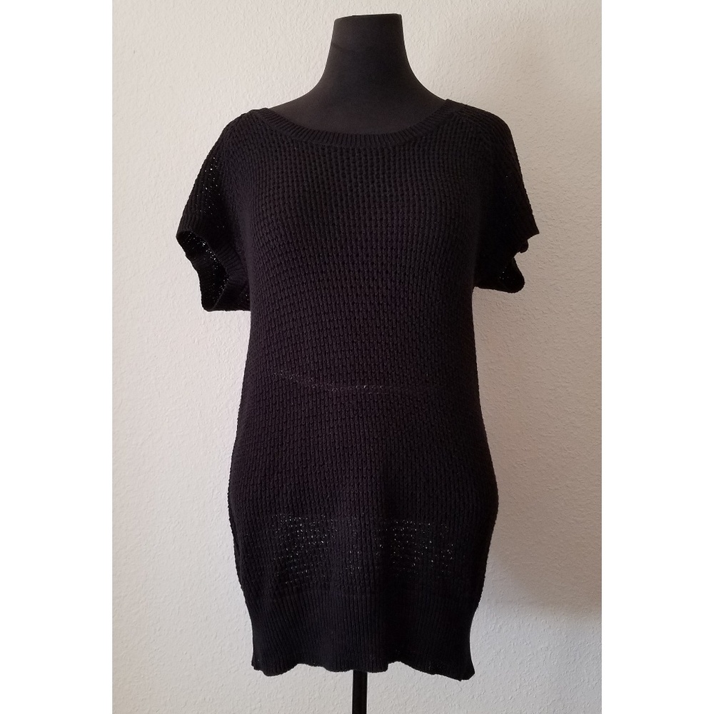 Avenue - Short sleeve, black tunic sweater